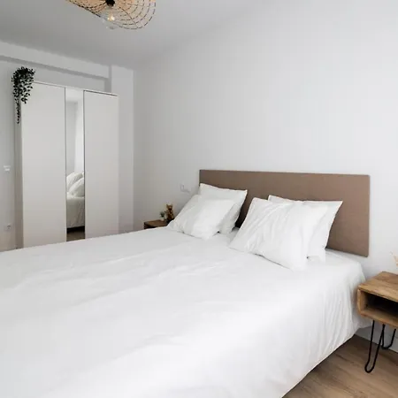 Apartamento Lujoso Entre 2 Playas Con Garaje, Wifi *